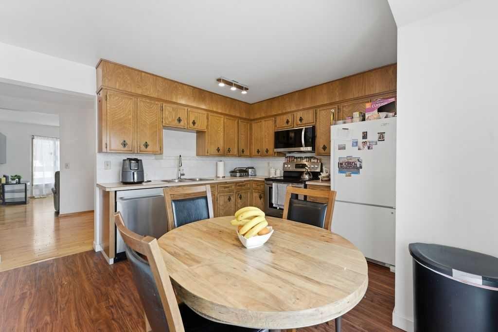 1447 Berkley Drive Nw, Calgary, AB - Indoor