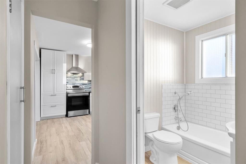 17 Gibson Road, Benchlands, AB - Indoor Photo Showing Bathroom