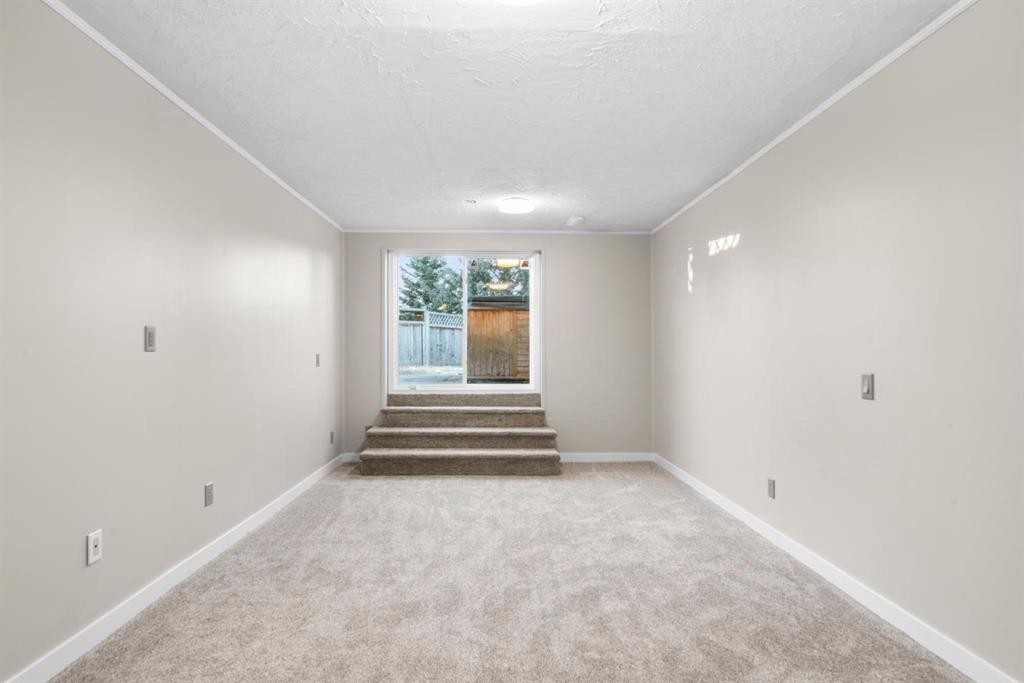 17 Gibson Road, Benchlands, AB - Indoor Photo Showing Other Room