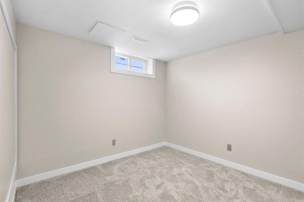 17 Gibson Road, Benchlands, AB - Indoor Photo Showing Other Room