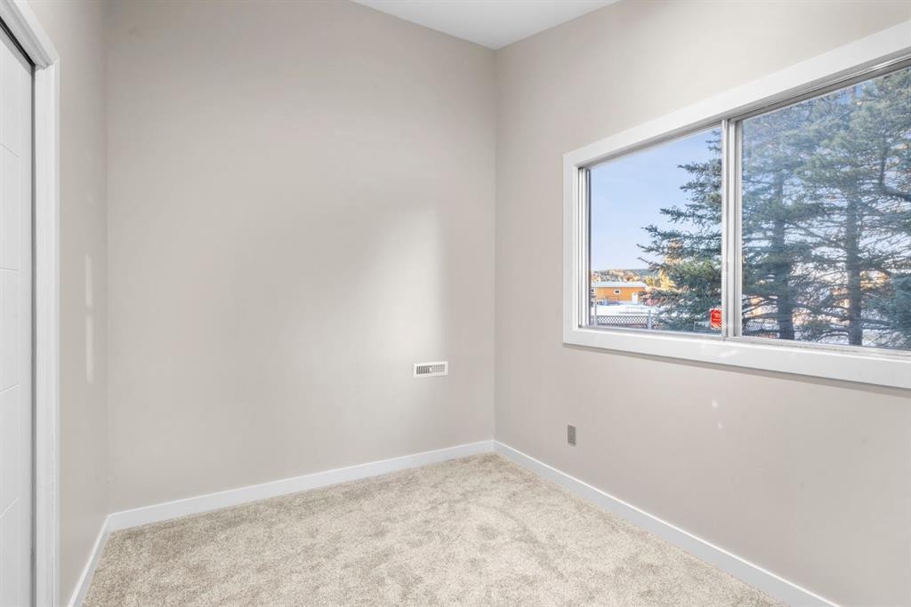 17 Gibson Road, Benchlands, AB - Indoor Photo Showing Other Room