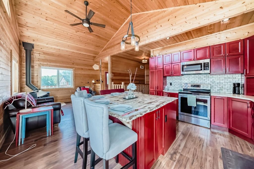 12 Destini Drive, White Sands, AB - Indoor Photo Showing Kitchen With Stainless Steel Kitchen