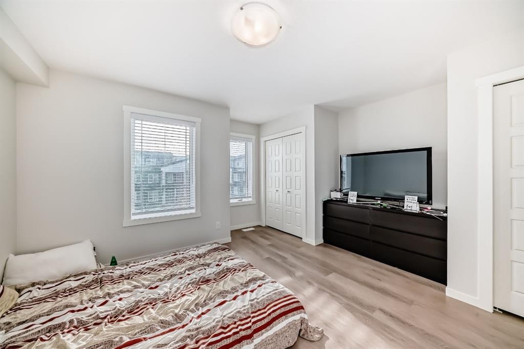 406-474 Seton Circle Se, Calgary, AB - Indoor Photo Showing Bedroom