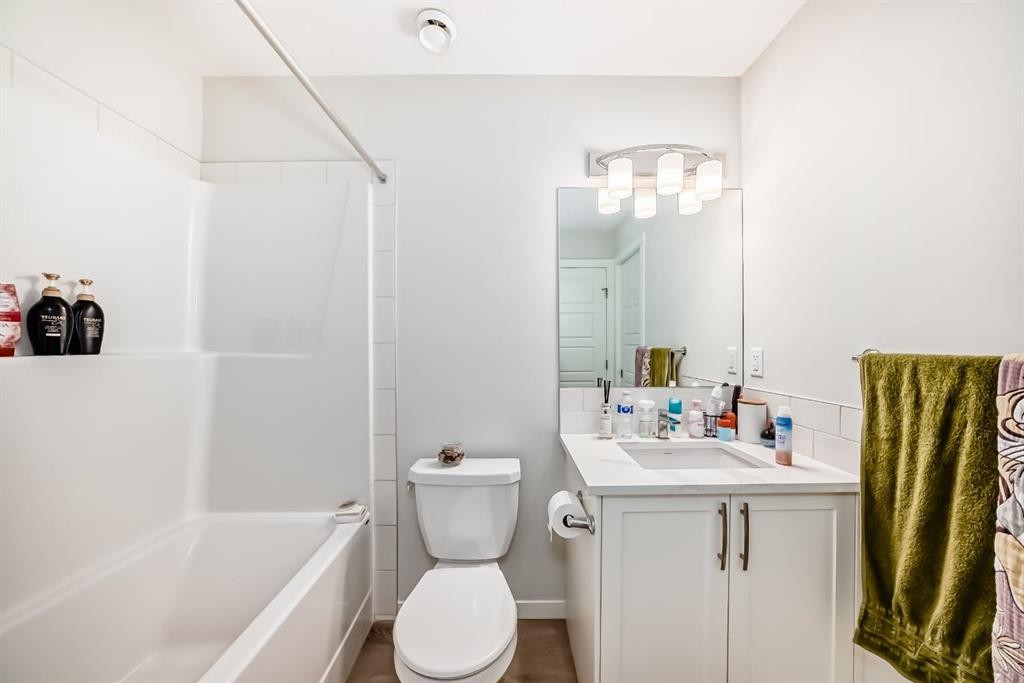 406-474 Seton Circle Se, Calgary, AB - Indoor Photo Showing Bathroom