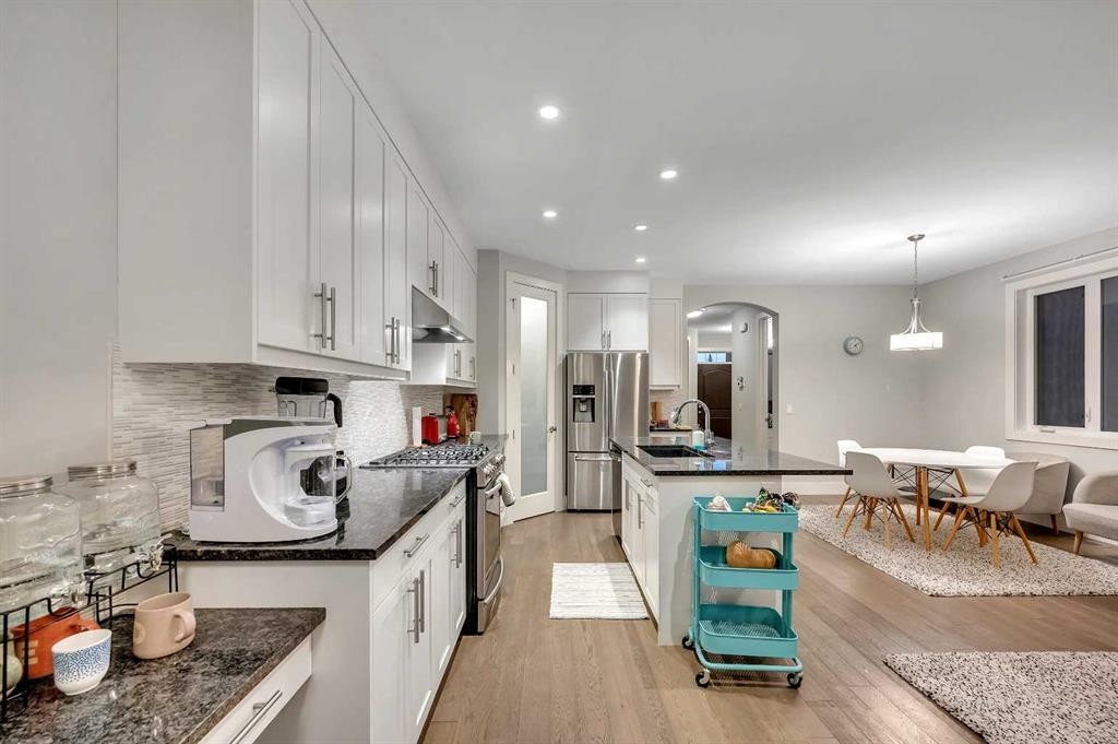 1708 23 Avenue Nw, Calgary, AB - Indoor Photo Showing Kitchen With Upgraded Kitchen