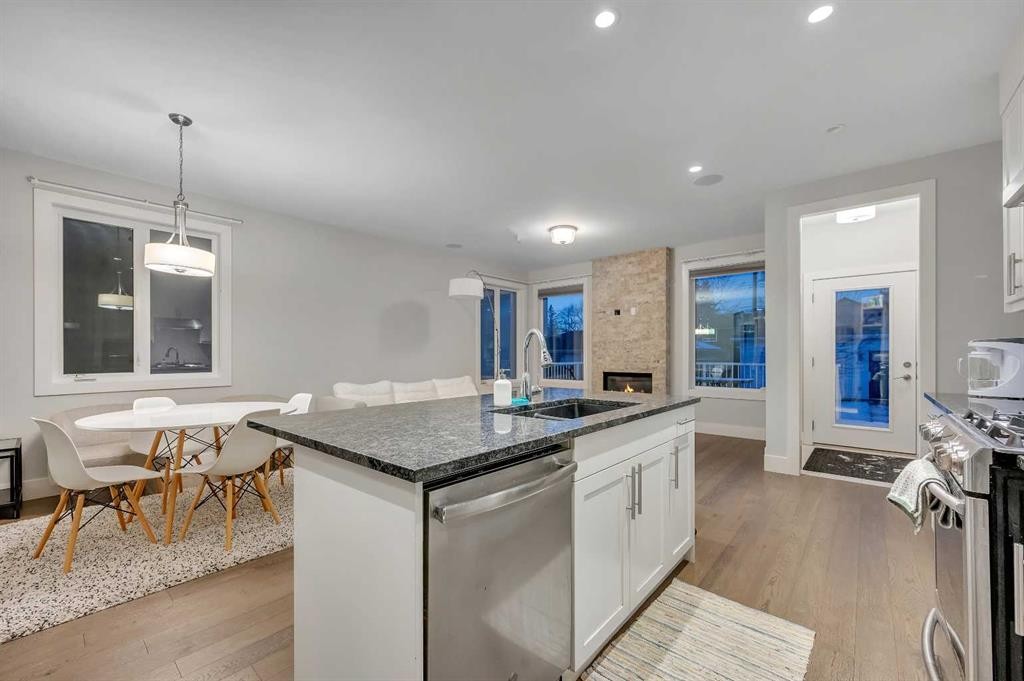 1708 23 Avenue Nw, Calgary, AB - Indoor Photo Showing Kitchen
