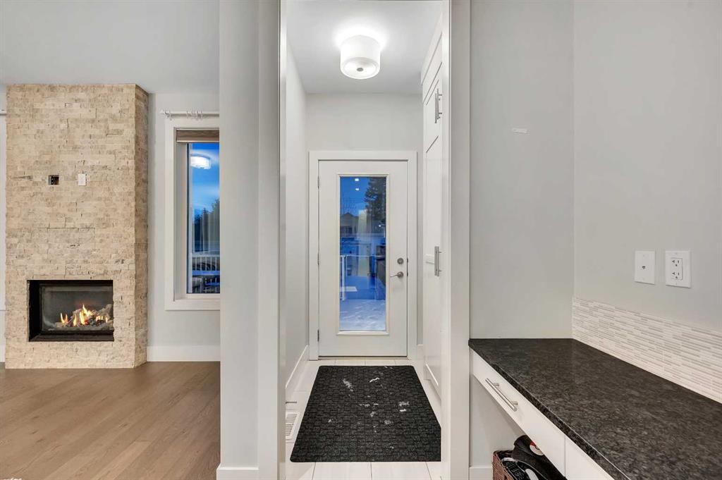 1708 23 Avenue Nw, Calgary, AB - Indoor With Fireplace