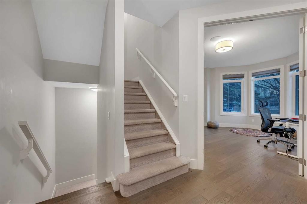 1708 23 Avenue Nw, Calgary, AB - Indoor Photo Showing Other Room