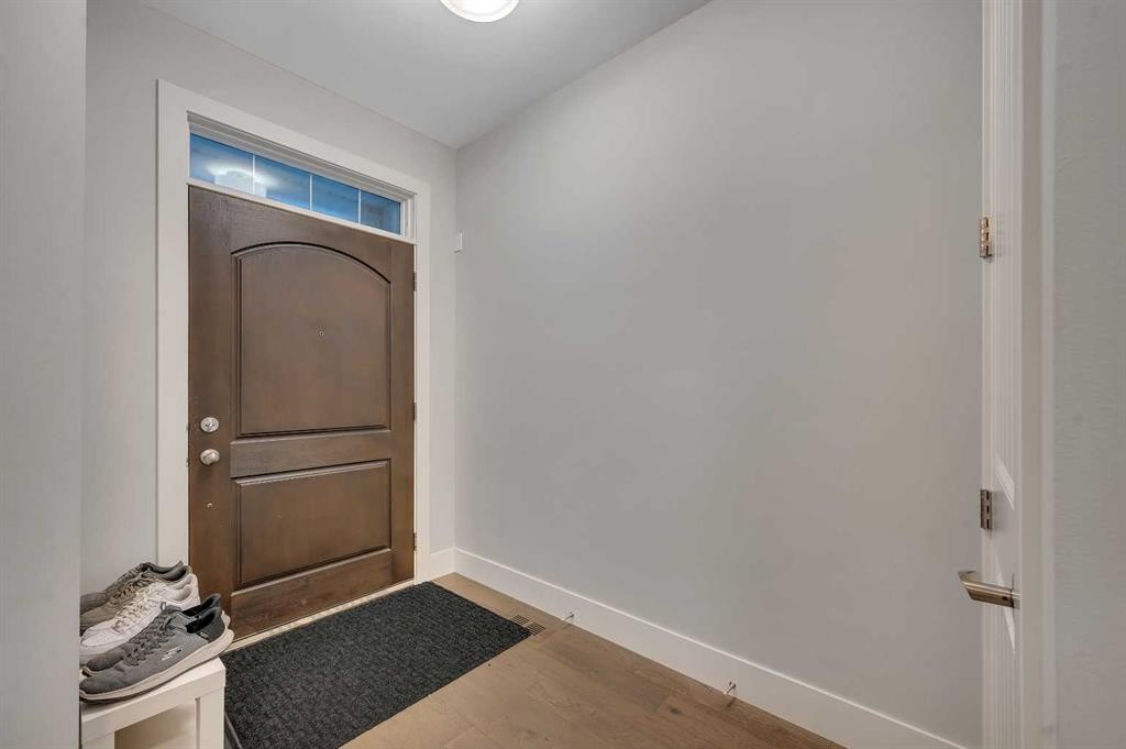 1708 23 Avenue Nw, Calgary, AB - Indoor Photo Showing Other Room