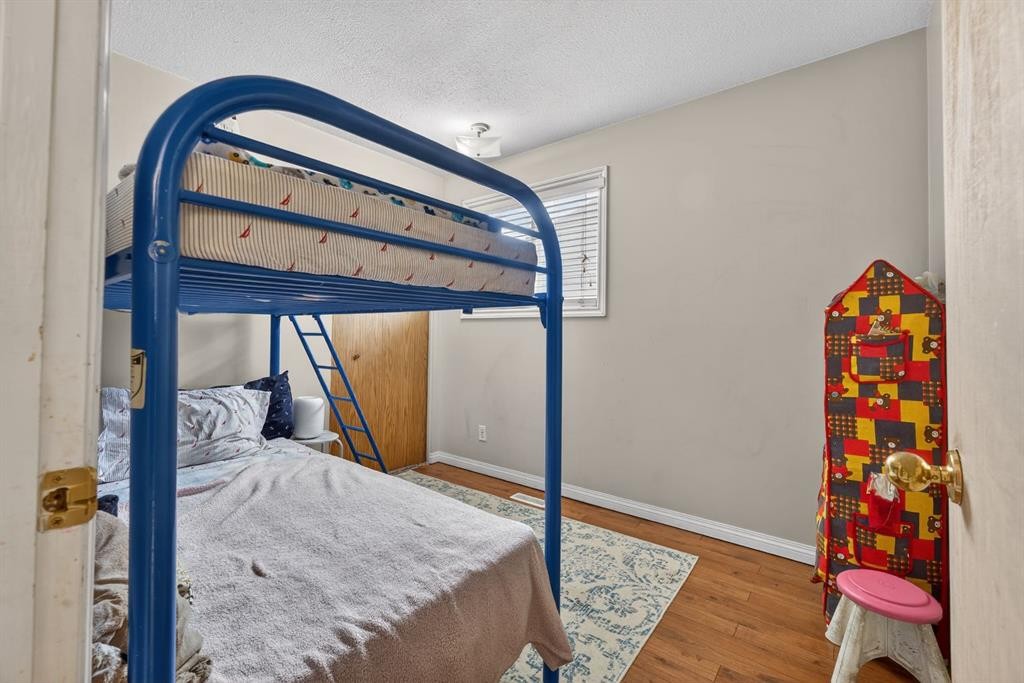 139 Castledale Way Ne, Calgary, AB - Indoor Photo Showing Bedroom