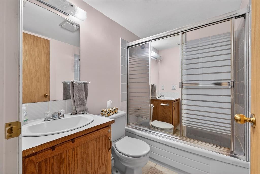 139 Castledale Way Ne, Calgary, AB - Indoor Photo Showing Bathroom