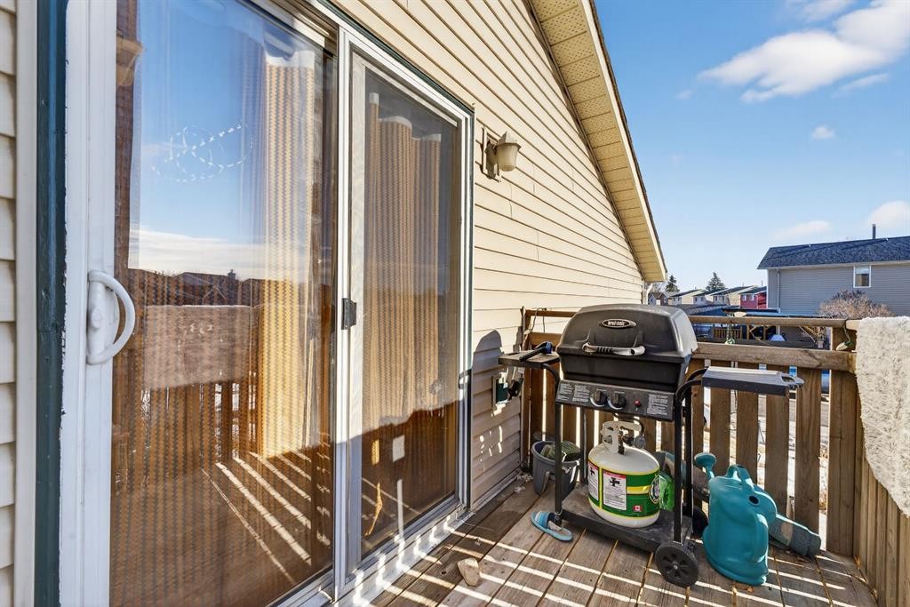 139 Castledale Way Ne, Calgary, AB - Outdoor With Exterior