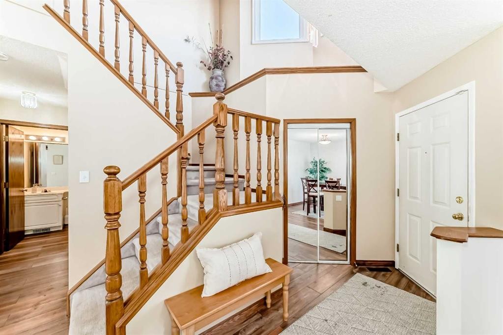 205 Patterson Hill Sw, Calgary, AB - Indoor Photo Showing Other Room