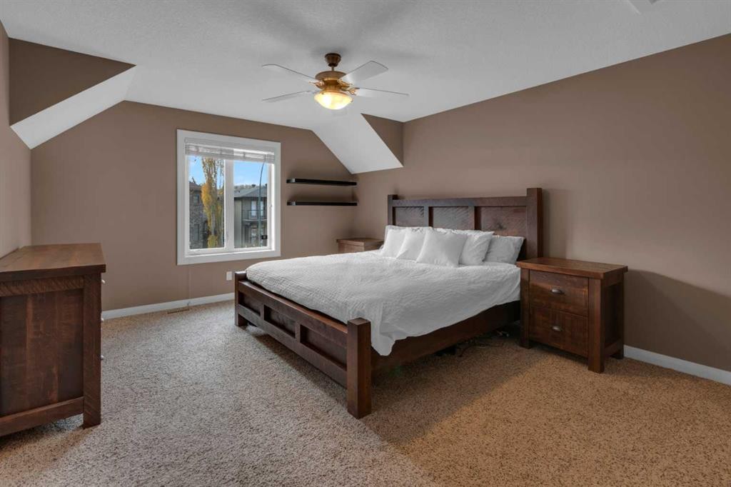 2534 3 Avenue Nw, Calgary, AB - Indoor Photo Showing Bedroom