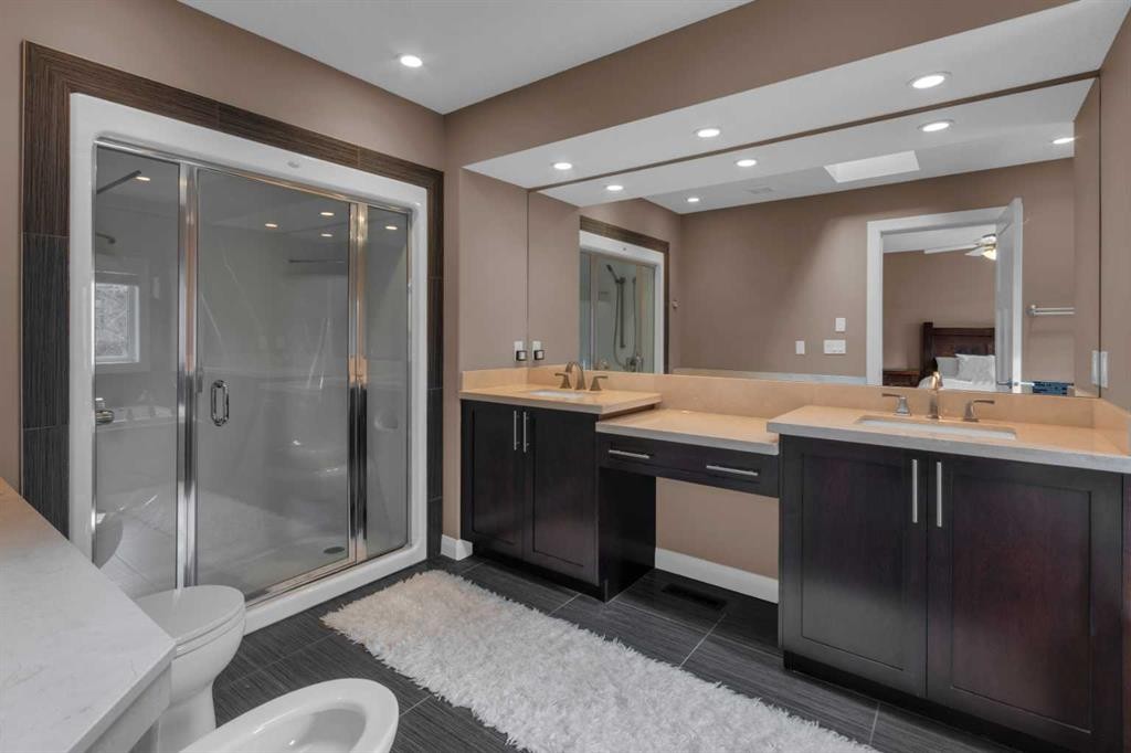 2534 3 Avenue Nw, Calgary, AB - Indoor Photo Showing Bathroom
