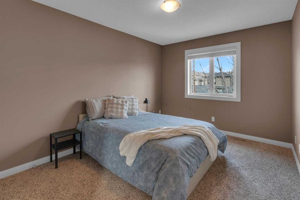 2534 3 Avenue Nw, Calgary, AB - Indoor Photo Showing Bedroom