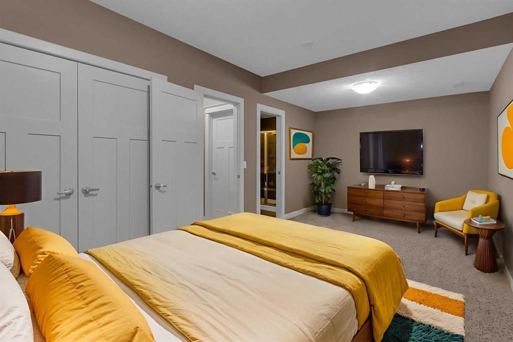 2534 3 Avenue Nw, Calgary, AB - Indoor Photo Showing Bedroom