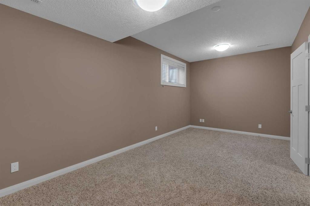 2534 3 Avenue Nw, Calgary, AB - Indoor Photo Showing Other Room