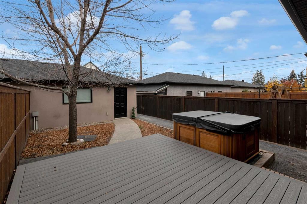 2534 3 Avenue Nw, Calgary, AB - Outdoor