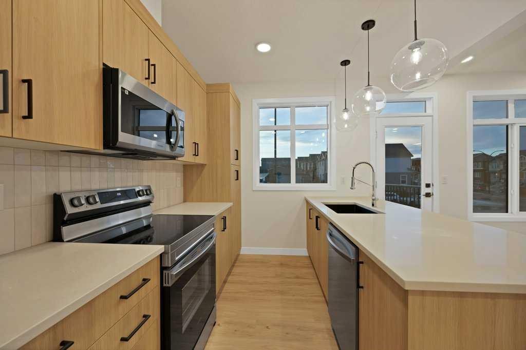 14808 1 Street, Calgary, AB - Indoor Photo Showing Kitchen With Upgraded Kitchen