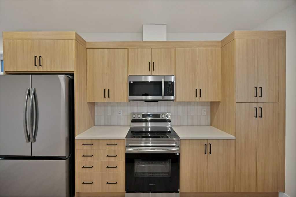14808 1 Street, Calgary, AB - Indoor Photo Showing Kitchen