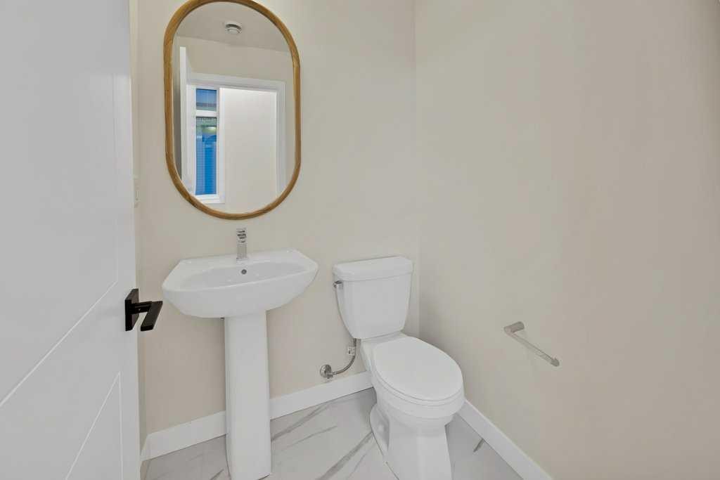 14808 1 Street, Calgary, AB - Indoor Photo Showing Bathroom