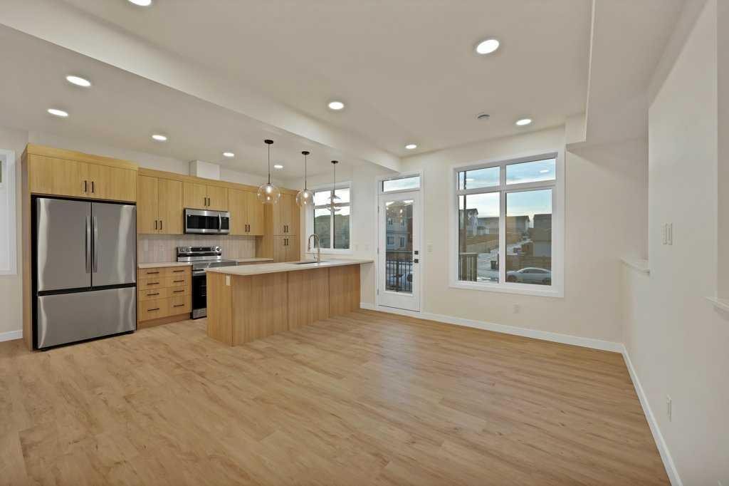 14808 1 Street, Calgary, AB - Indoor Photo Showing Kitchen