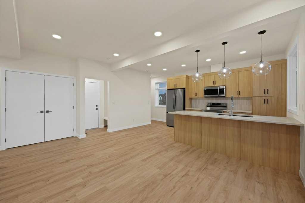14808 1 Street, Calgary, AB - Indoor Photo Showing Kitchen