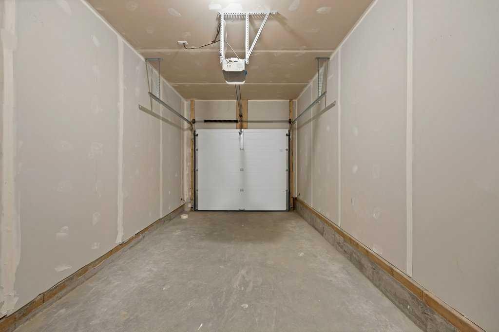 14808 1 Street, Calgary, AB - Indoor Photo Showing Garage