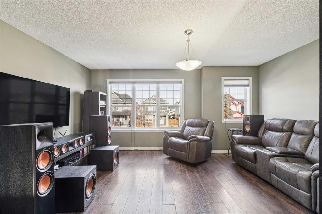460 Silverado Plains Circle Sw, Calgary, AB - Indoor Photo Showing Living Room