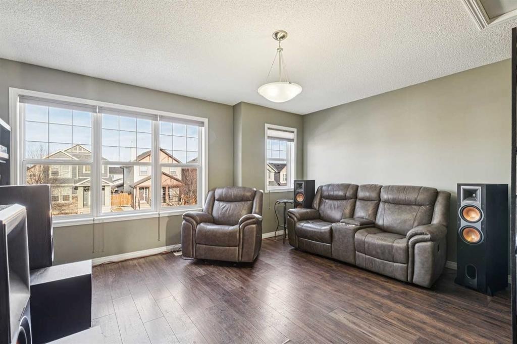460 Silverado Plains Circle Sw, Calgary, AB - Indoor Photo Showing Living Room