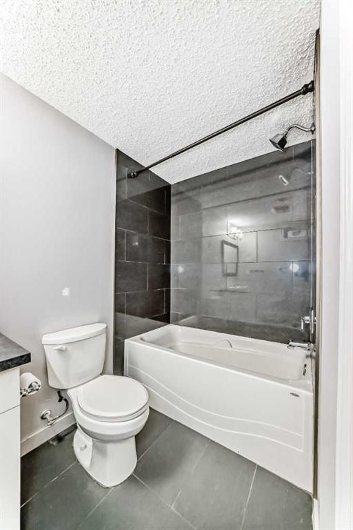611 Meota Road Ne, Calgary, AB - Indoor Photo Showing Bathroom
