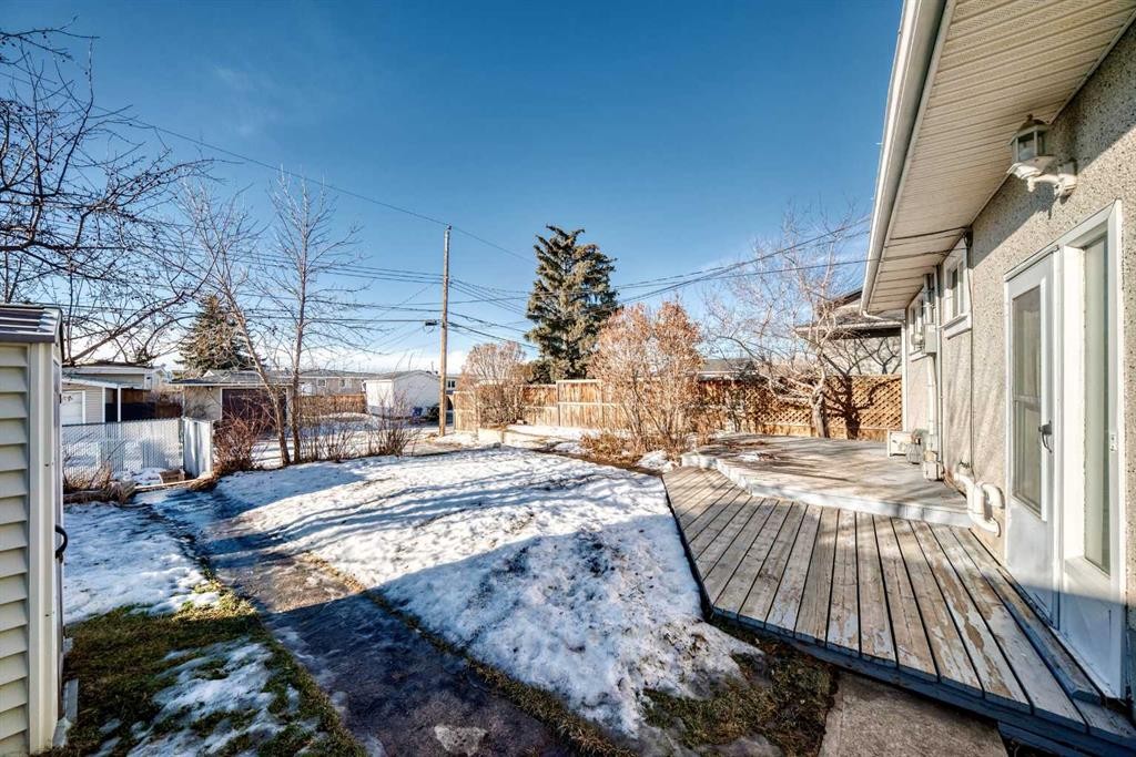 611 Meota Road Ne, Calgary, AB - Outdoor