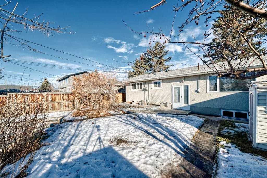 611 Meota Road Ne, Calgary, AB - Outdoor