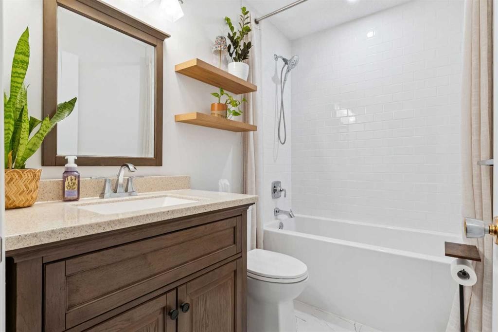 3406 Cedarille Drive Sw, Calgary, AB - Indoor Photo Showing Bathroom