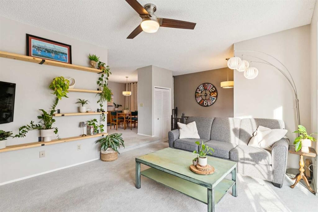 3406 Cedarille Drive Sw, Calgary, AB - Indoor Photo Showing Living Room