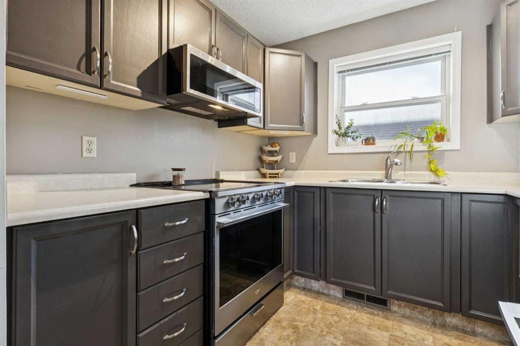 3406 Cedarille Drive Sw, Calgary, AB - Indoor Photo Showing Kitchen With Double Sink