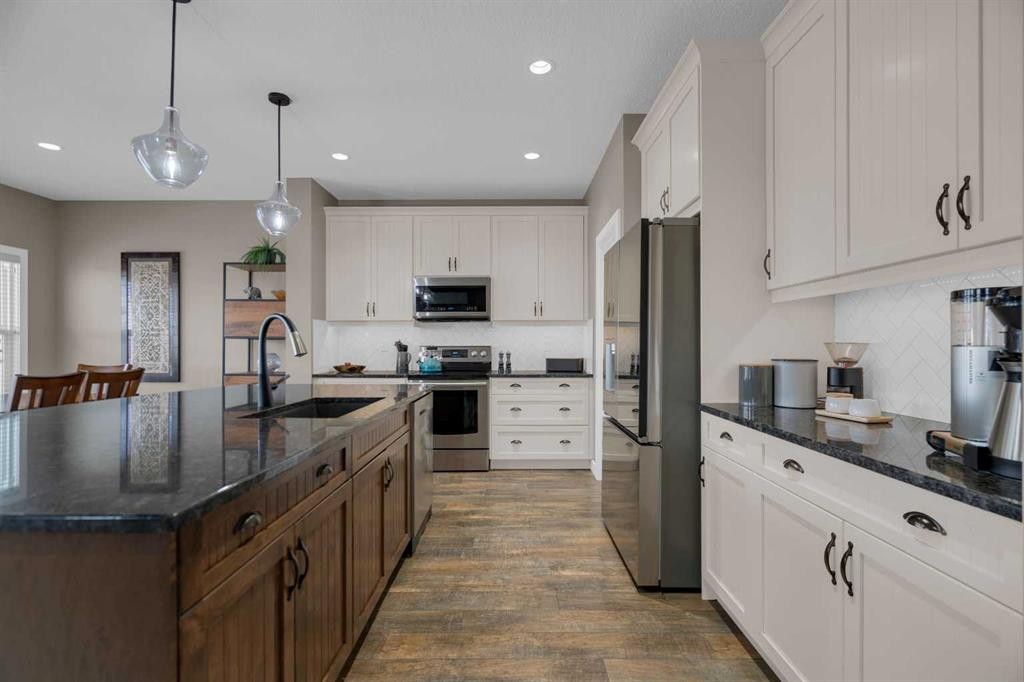 300 Aspenmere Way, Chestermere, AB - Indoor Photo Showing Kitchen With Upgraded Kitchen