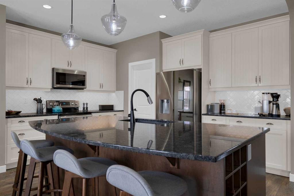 300 Aspenmere Way, Chestermere, AB - Indoor Photo Showing Kitchen With Upgraded Kitchen