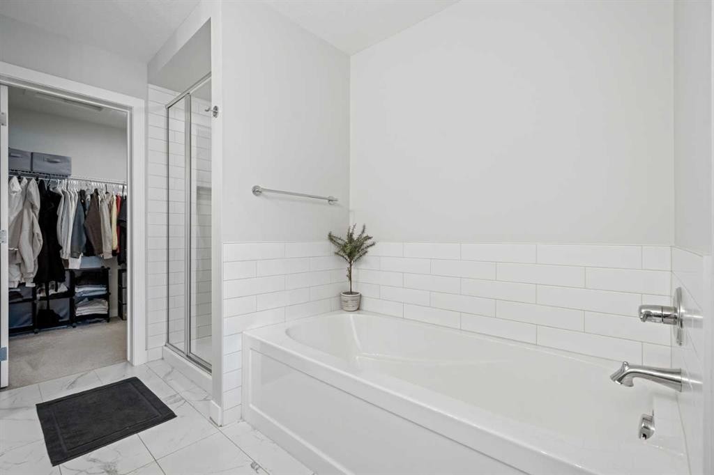 86 Legacy Woods Place Se, Calgary, AB - Indoor Photo Showing Bathroom