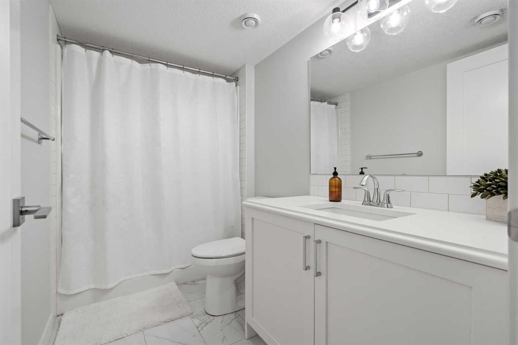 86 Legacy Woods Place Se, Calgary, AB - Indoor Photo Showing Bathroom