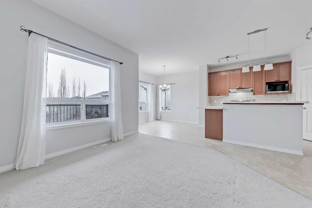 102 Kincora Glen Mews Nw, Calgary, AB - Indoor Photo Showing Kitchen
