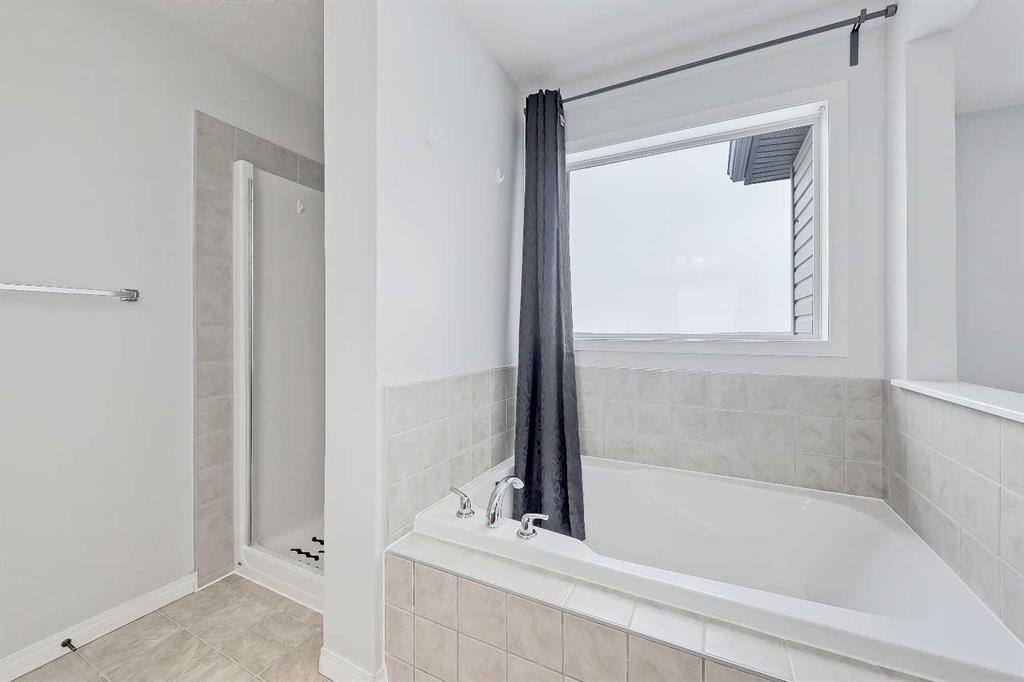 102 Kincora Glen Mews Nw, Calgary, AB - Indoor Photo Showing Bathroom