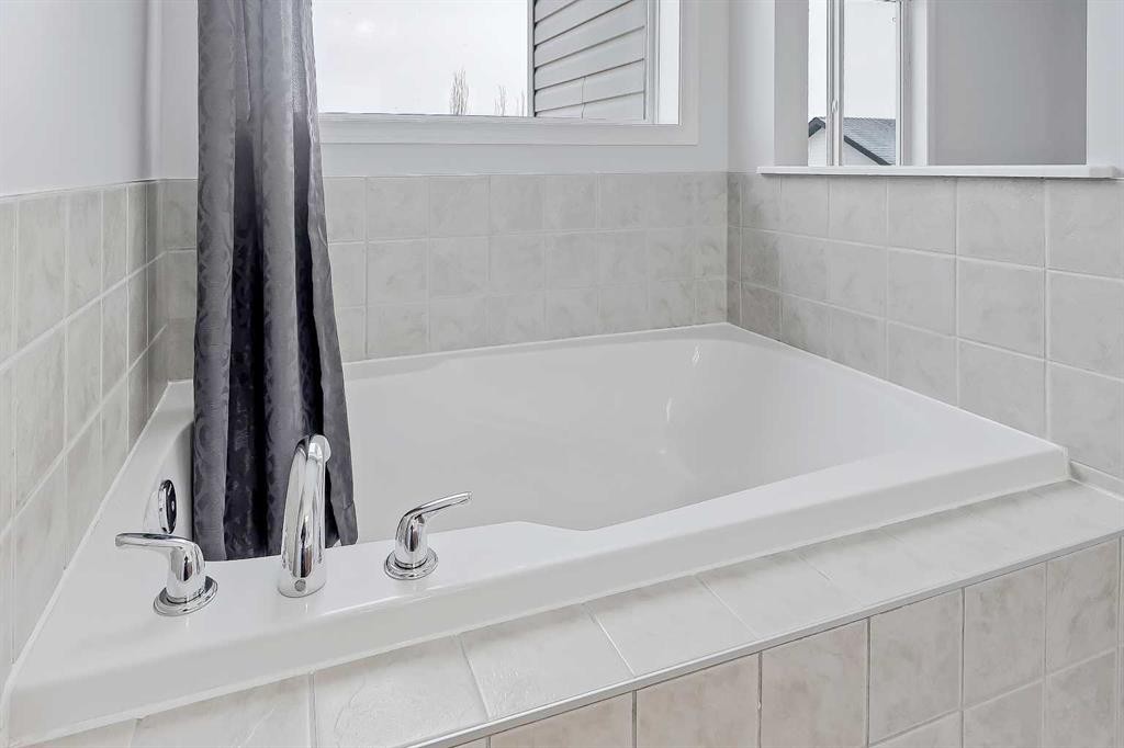 102 Kincora Glen Mews Nw, Calgary, AB - Indoor Photo Showing Bathroom