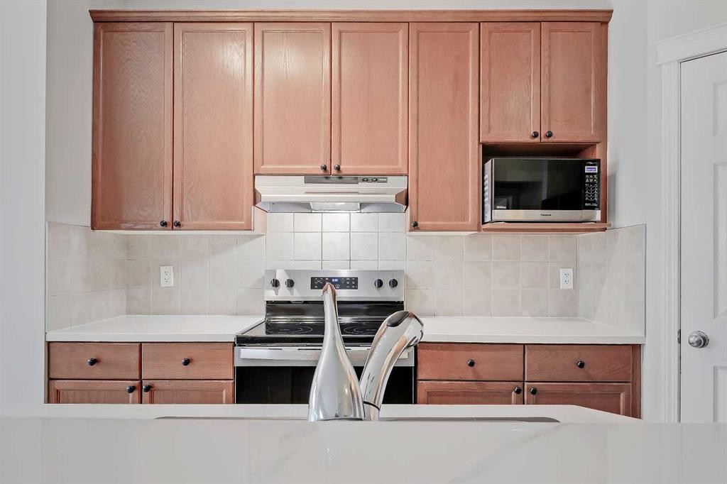 102 Kincora Glen Mews Nw, Calgary, AB - Indoor Photo Showing Kitchen