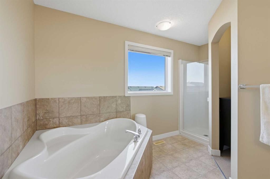227 Panamount Circle Nw, Calgary, AB - Indoor Photo Showing Bathroom