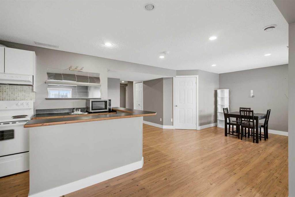 227 Panamount Circle Nw, Calgary, AB - Indoor Photo Showing Kitchen With Double Sink