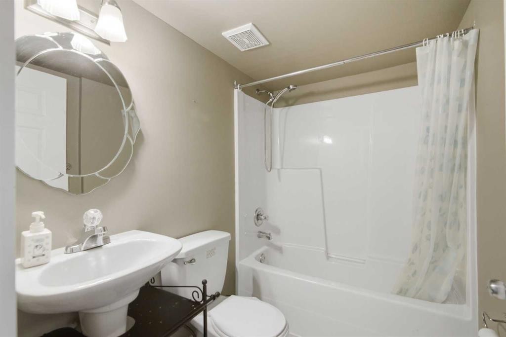 227 Panamount Circle Nw, Calgary, AB - Indoor Photo Showing Bathroom