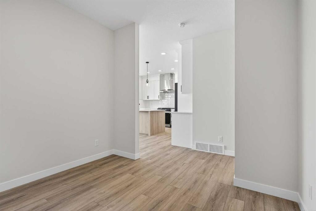 298 Kinniburgh Loop, Chestermere, AB - Indoor Photo Showing Other Room