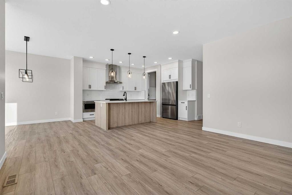 298 Kinniburgh Loop, Chestermere, AB - Indoor Photo Showing Kitchen